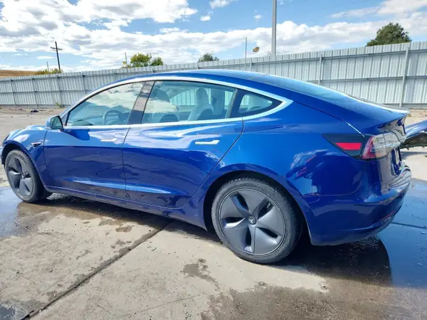 5YJ3E1EB8KF477536 2019 TESLA MODEL 3 - Image 2