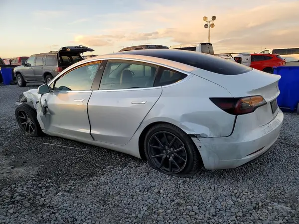 5YJ3E1EB8KF510647 2019 TESLA MODEL 3 - Image 2