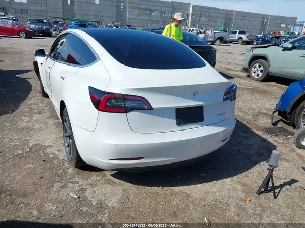 5YJ3E1EB8KF510681 2019 TESLA MODEL 3 - Image 2