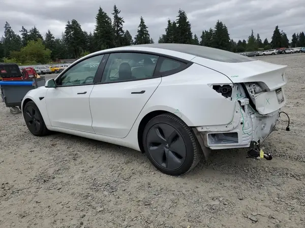 5YJ3E1EB8MF002410 2021 TESLA MODEL 3 - Image 2