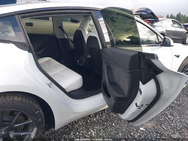 5YJ3E1EB8MF037979 2021 TESLA MODEL 3 - Image 8