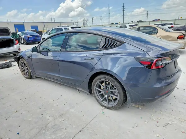 5YJ3E1EB8MF836726 2021 TESLA MODEL 3 - Image 2