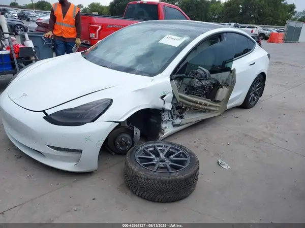 5YJ3E1EB8MF852828 2021 TESLA MODEL 3 - Image 2
