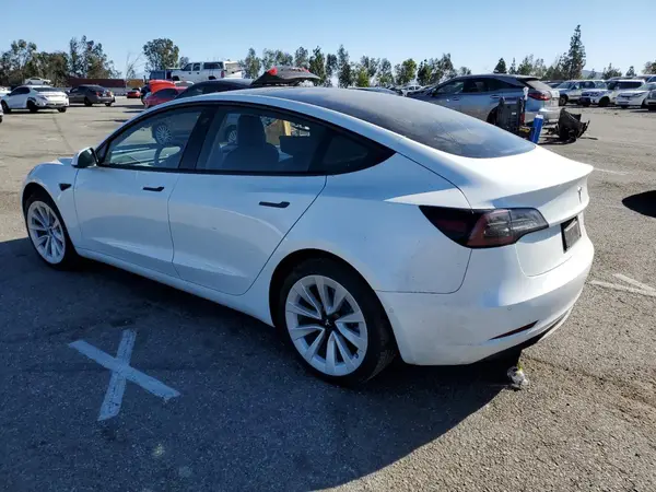 5YJ3E1EB8MF872884 2021 TESLA MODEL 3 - Image 2