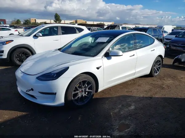 5YJ3E1EB8MF879057 2021 TESLA MODEL 3 - Image 2