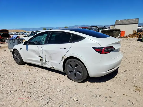 5YJ3E1EB8MF928242 2021 TESLA MODEL 3 - Image 2