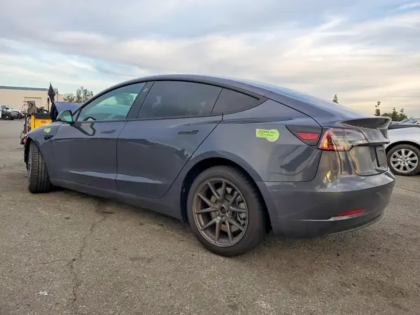 5YJ3E1EB8MF938186 2021 TESLA MODEL 3 - Image 2