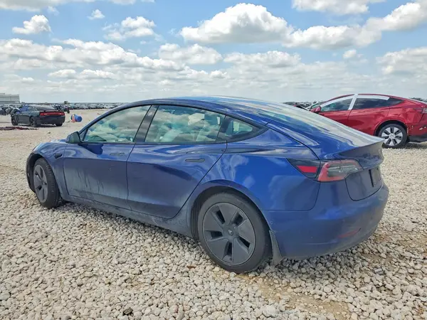 5YJ3E1EB8MF961001 2021 TESLA MODEL 3 - Image 2