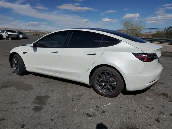 5YJ3E1EB8MF974332 2021 TESLA MODEL 3 - Image 2