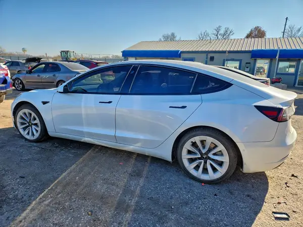 5YJ3E1EB8MF975271 2021 TESLA MODEL 3 - Image 2