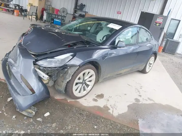 5YJ3E1EB8MF980681 2021 TESLA MODEL 3 - Image 2