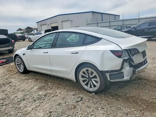 5YJ3E1EB8MF983693 2021 TESLA MODEL 3 - Image 2