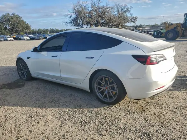 5YJ3E1EB8NF105098 2022 TESLA MODEL 3 - Image 2