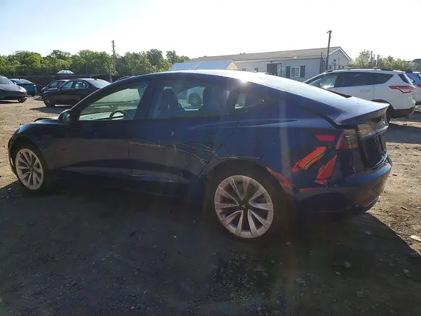 5YJ3E1EB8NF107885 2022 TESLA MODEL 3 - Image 2