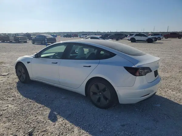 5YJ3E1EB8NF110687 2022 TESLA MODEL 3 - Image 2