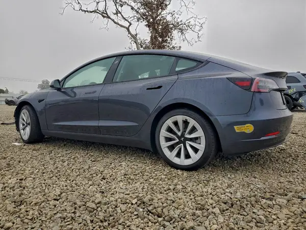 5YJ3E1EB8NF111855 2022 TESLA MODEL 3 - Image 2