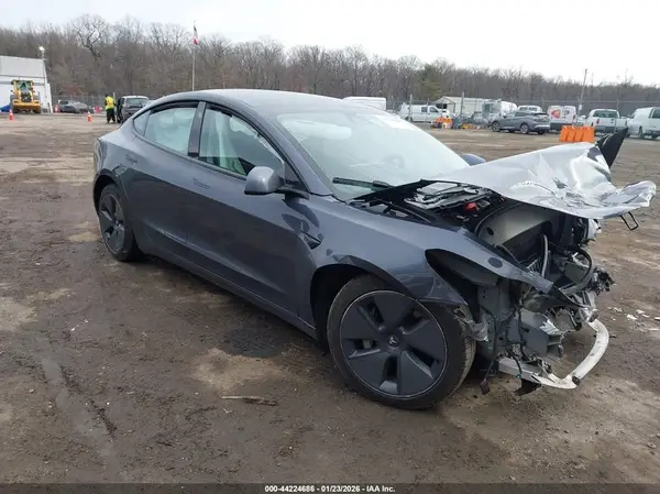 5YJ3E1EB8NF112813 2022 TESLA MODEL 3 - Image 1