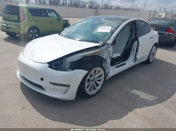 5YJ3E1EB8NF128011 2022 TESLA MODEL 3 - Image 2