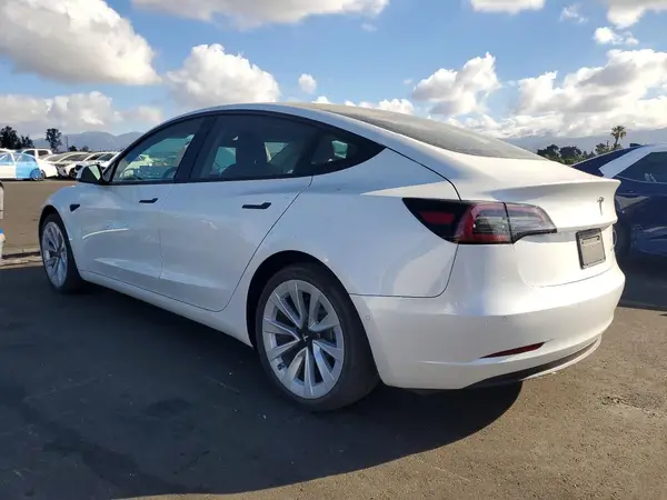 5YJ3E1EB8NF137548 2022 TESLA MODEL 3 - Image 2