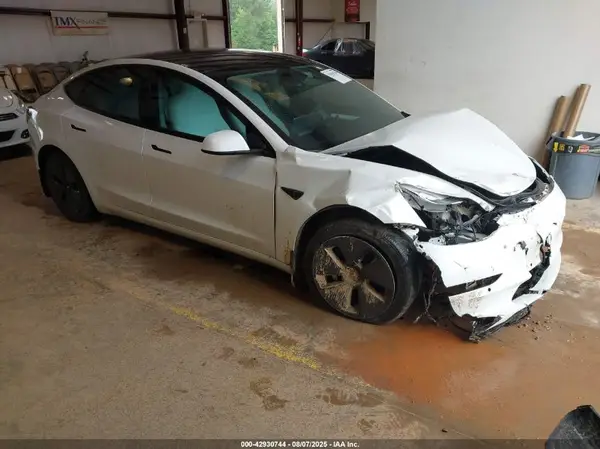 5YJ3E1EB8NF152275 2022 TESLA MODEL 3 - Image 1