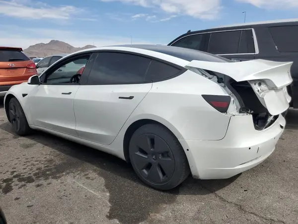 5YJ3E1EB8NF169819 2022 TESLA MODEL 3 - Image 2
