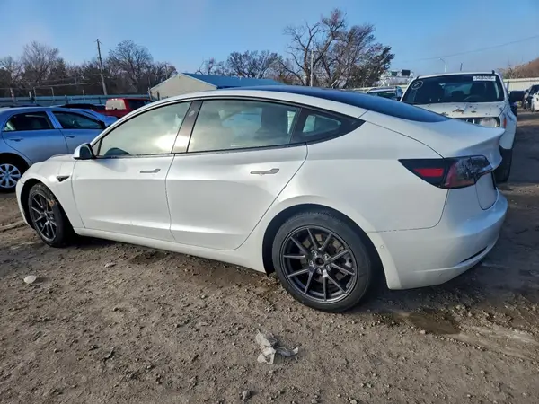 5YJ3E1EB8NF170419 2022 TESLA MODEL 3 - Image 2