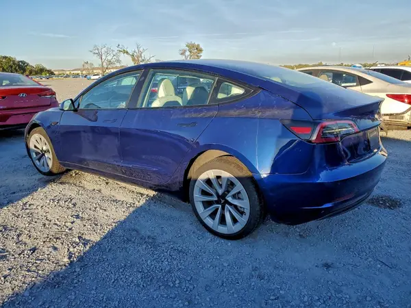 5YJ3E1EB8NF170596 2022 TESLA MODEL 3 - Image 2