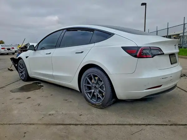 5YJ3E1EB8NF181369 2022 TESLA MODEL 3 - Image 2