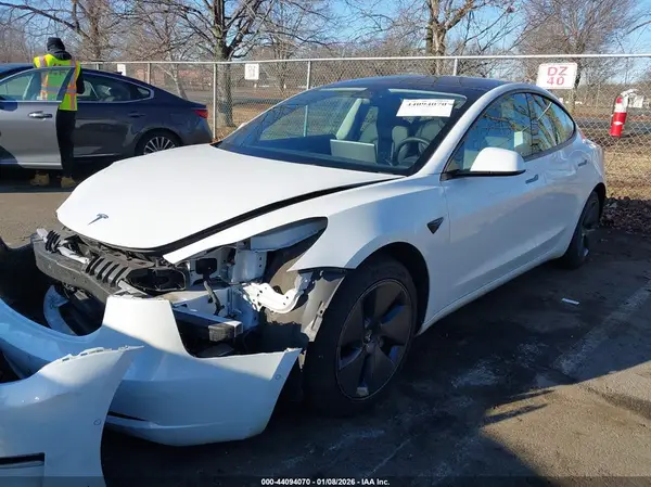 5YJ3E1EB8NF182456 2022 TESLA MODEL 3 - Image 2