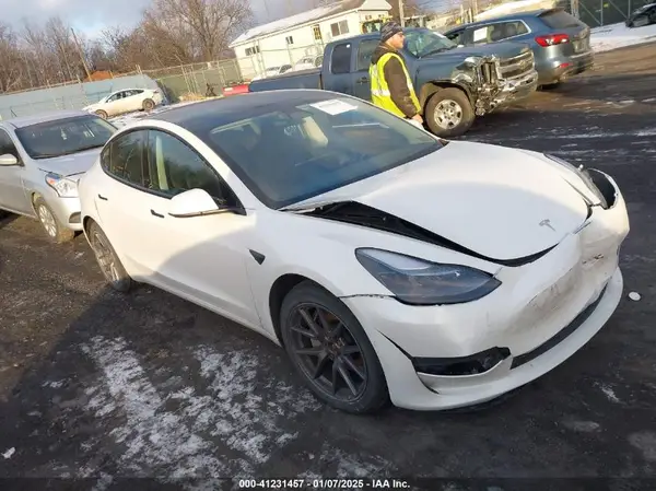 5YJ3E1EB8NF183736 2022 TESLA MODEL 3 - Image 1