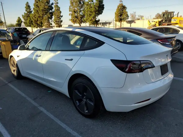 5YJ3E1EB8NF195157 2022 TESLA MODEL 3 - Image 2