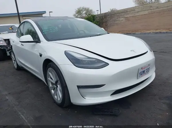 5YJ3E1EB8NF195708 2022 TESLA MODEL 3 - Image 1