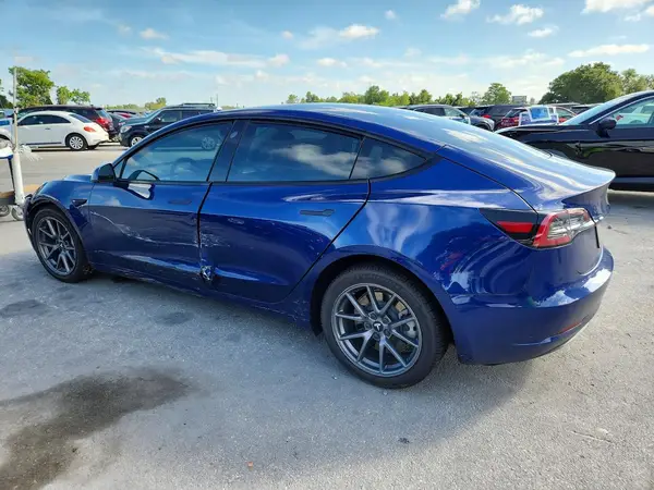 5YJ3E1EB8NF198785 2022 TESLA MODEL 3 - Image 2