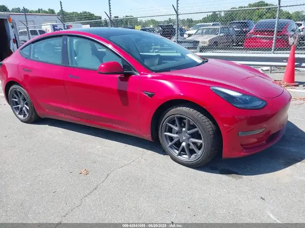 5YJ3E1EB8NF199712 2022 TESLA MODEL 3 - Image 1