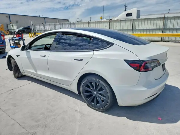 5YJ3E1EB8NF205654 2022 TESLA MODEL 3 - Image 2