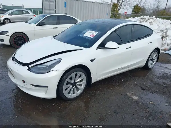 5YJ3E1EB8NF210062 2022 TESLA MODEL 3 - Image 2