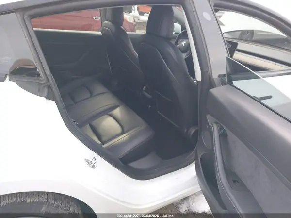 5YJ3E1EB8NF210062 2022 TESLA MODEL 3 - Image 8