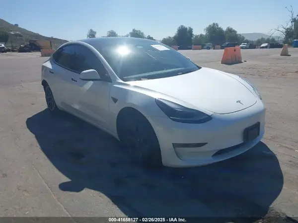 5YJ3E1EB8NF212930 2022 TESLA MODEL 3 - Image 1