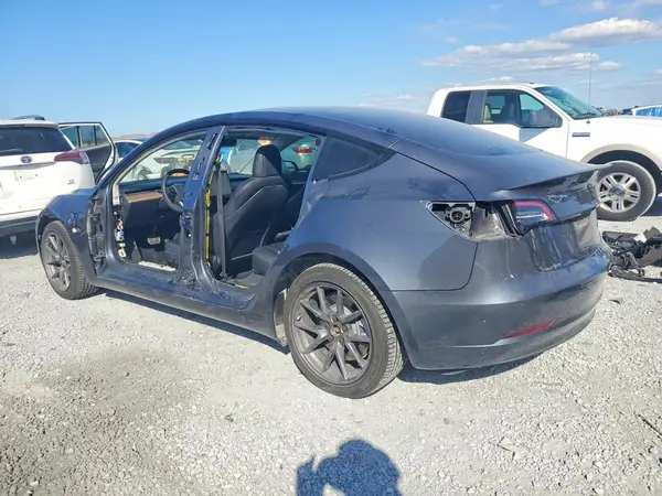 5YJ3E1EB8NF236712 2022 TESLA MODEL 3 - Image 2