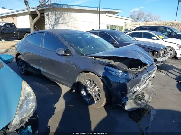 5YJ3E1EB8NF240551 2022 TESLA MODEL 3 - Image 1