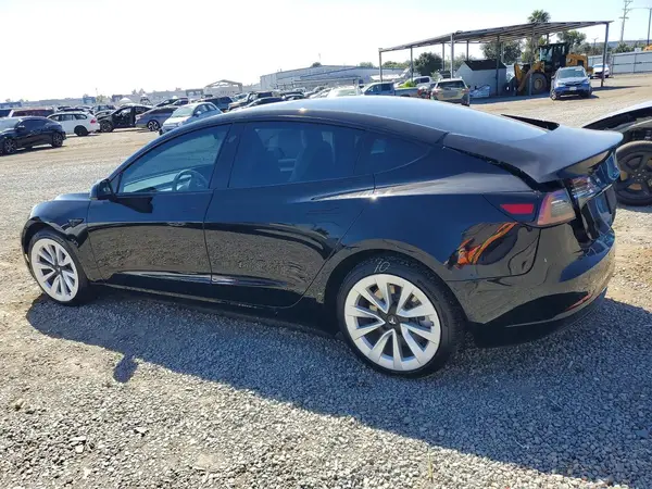 5YJ3E1EB8NF242879 2022 TESLA MODEL 3 - Image 2