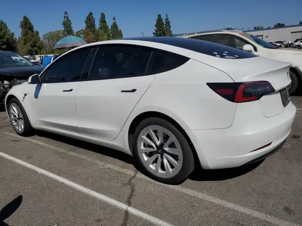 5YJ3E1EB8NF243370 2022 TESLA MODEL 3 - Image 2