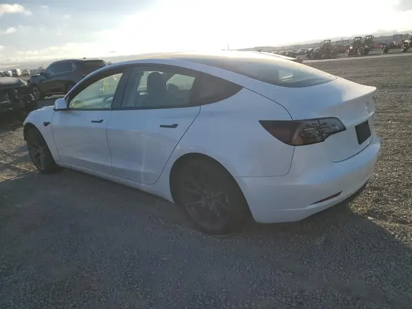 5YJ3E1EB8NF249153 2022 TESLA MODEL 3 - Image 2