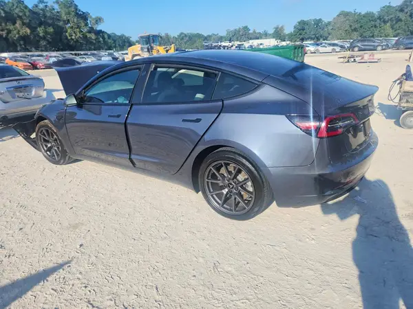 5YJ3E1EB8NF251162 2022 TESLA MODEL 3 - Image 2