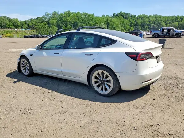 5YJ3E1EB8NF253929 2022 TESLA MODEL 3 - Image 2