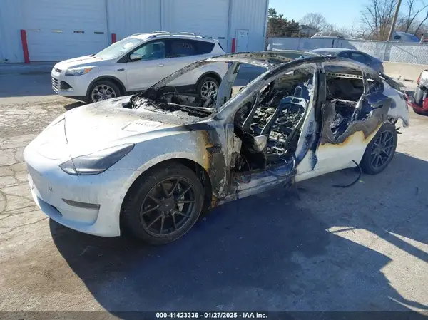 5YJ3E1EB8NF272223 2022 TESLA MODEL 3 - Image 2