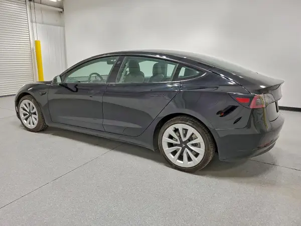 5YJ3E1EB8NF289393 2022 TESLA MODEL 3 - Image 2
