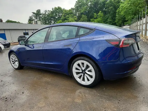 5YJ3E1EB8NF290561 2022 TESLA MODEL 3 - Image 2