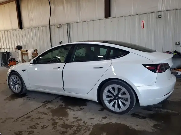 5YJ3E1EB8NF291354 2022 TESLA MODEL 3 - Image 2