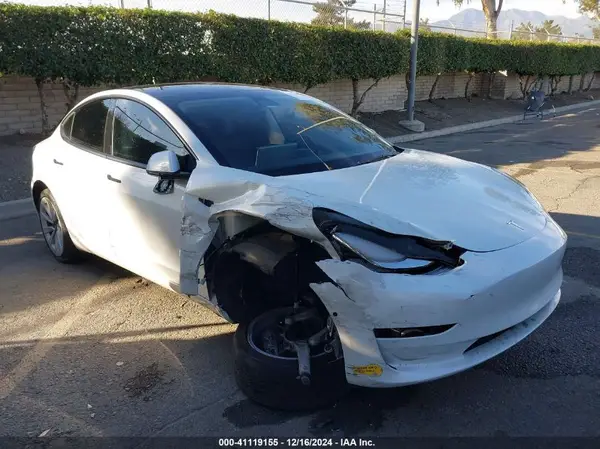 5YJ3E1EB8NF296103 2022 TESLA MODEL 3 - Image 1